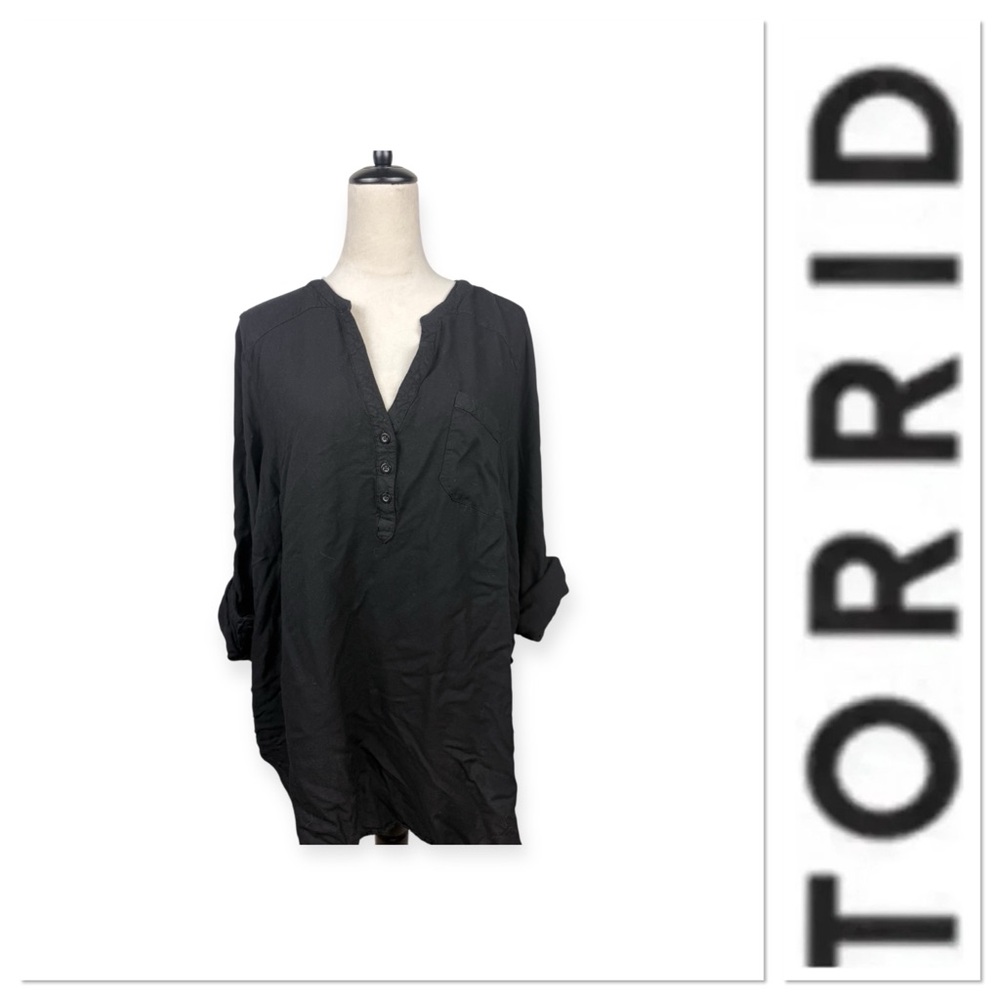 Torrid black tab sleeves v neck quarter button top size 3-3X/22-24
